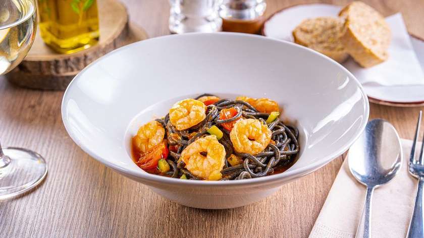 SÉPIOVÉ SPAGHETTI S TIGRÍMI KREVETAMI