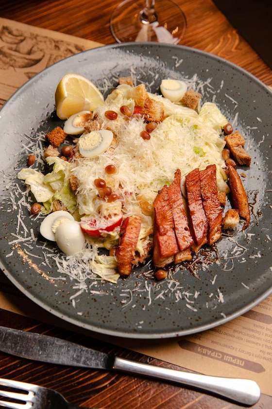 Салат цезар з куркою