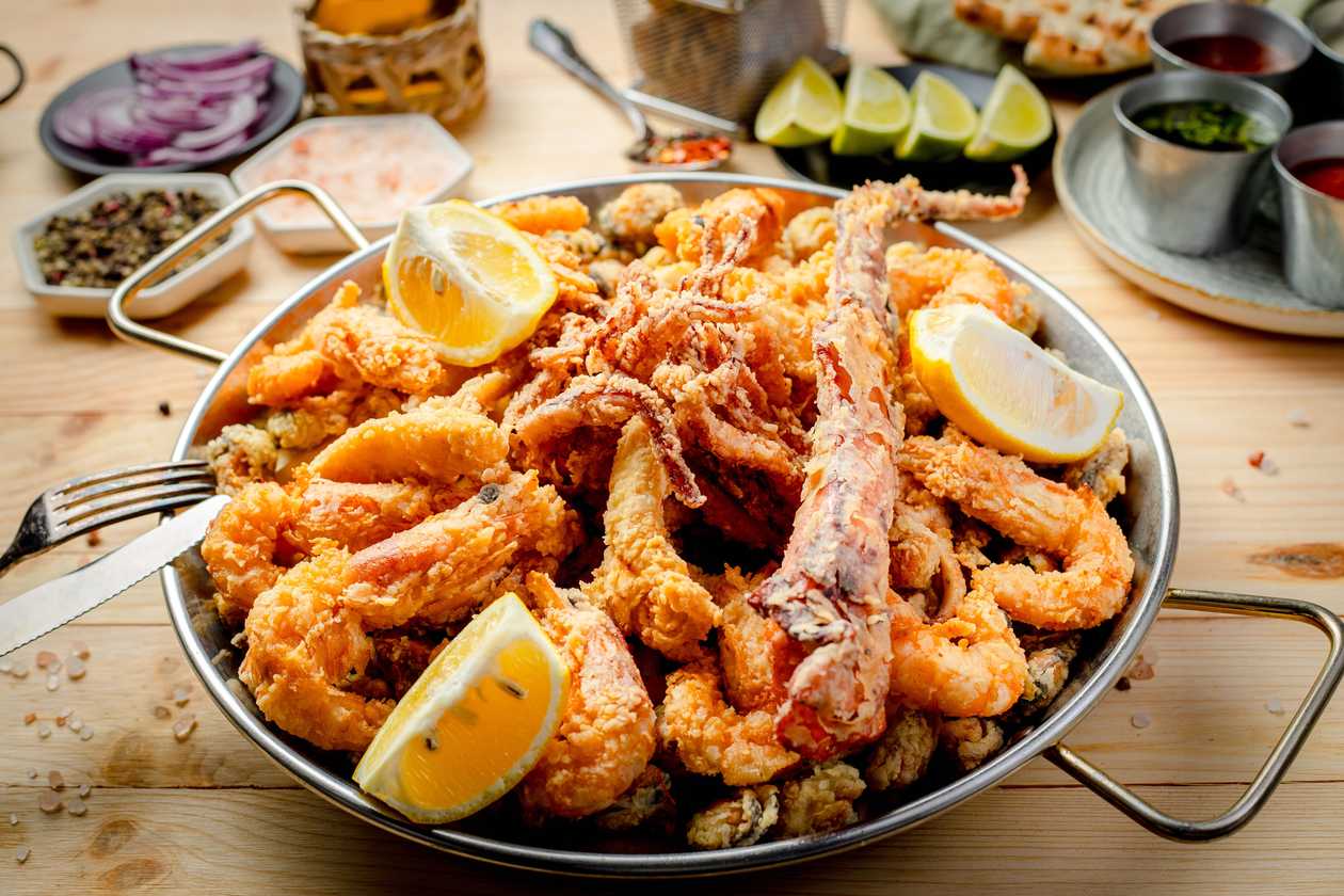 Breaded Hot Platter (2-3 people) + 1 bottle of Aerosoli Feteasca Alb/Rose