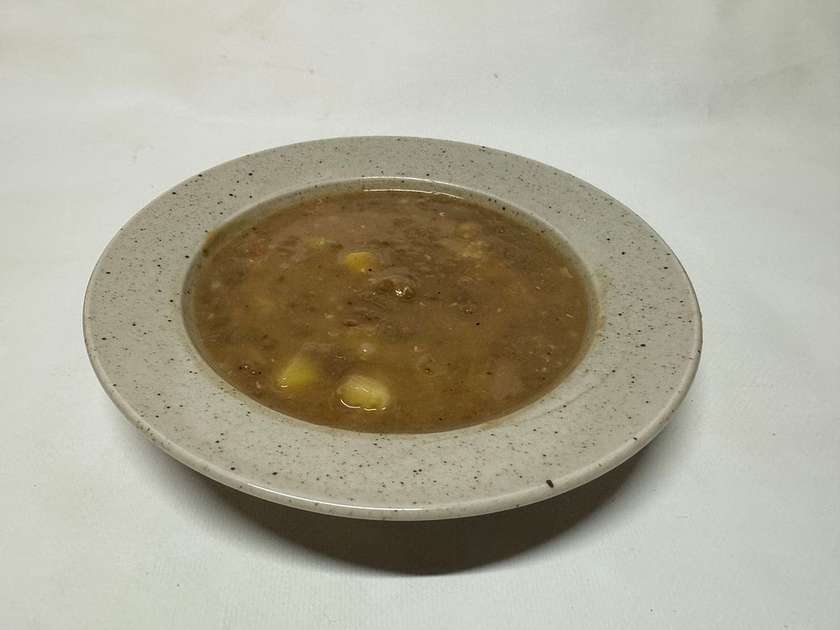Polévka: Čočková s brambory (1,6,9).