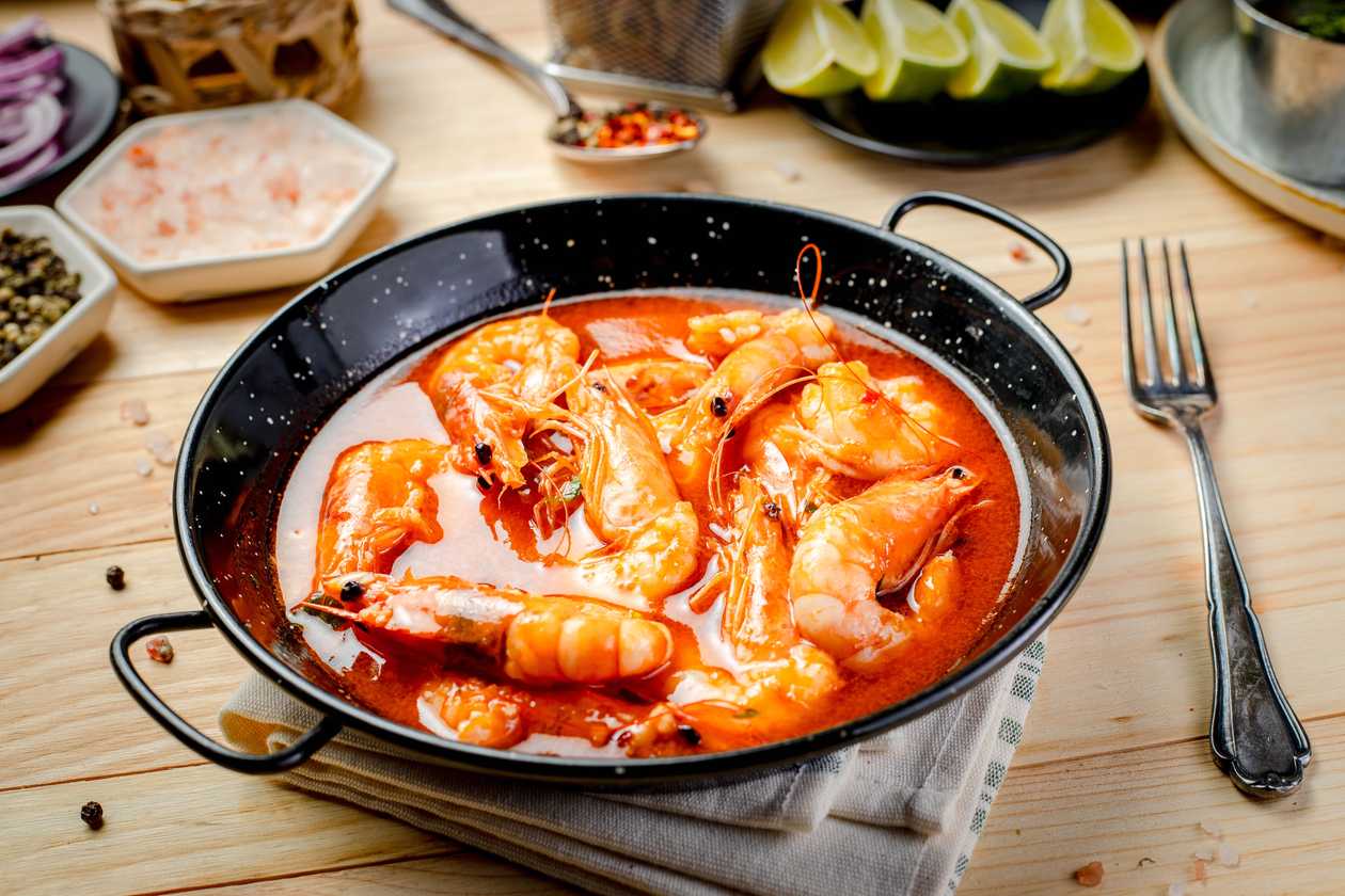 Creveti in sos de vin si usturoi