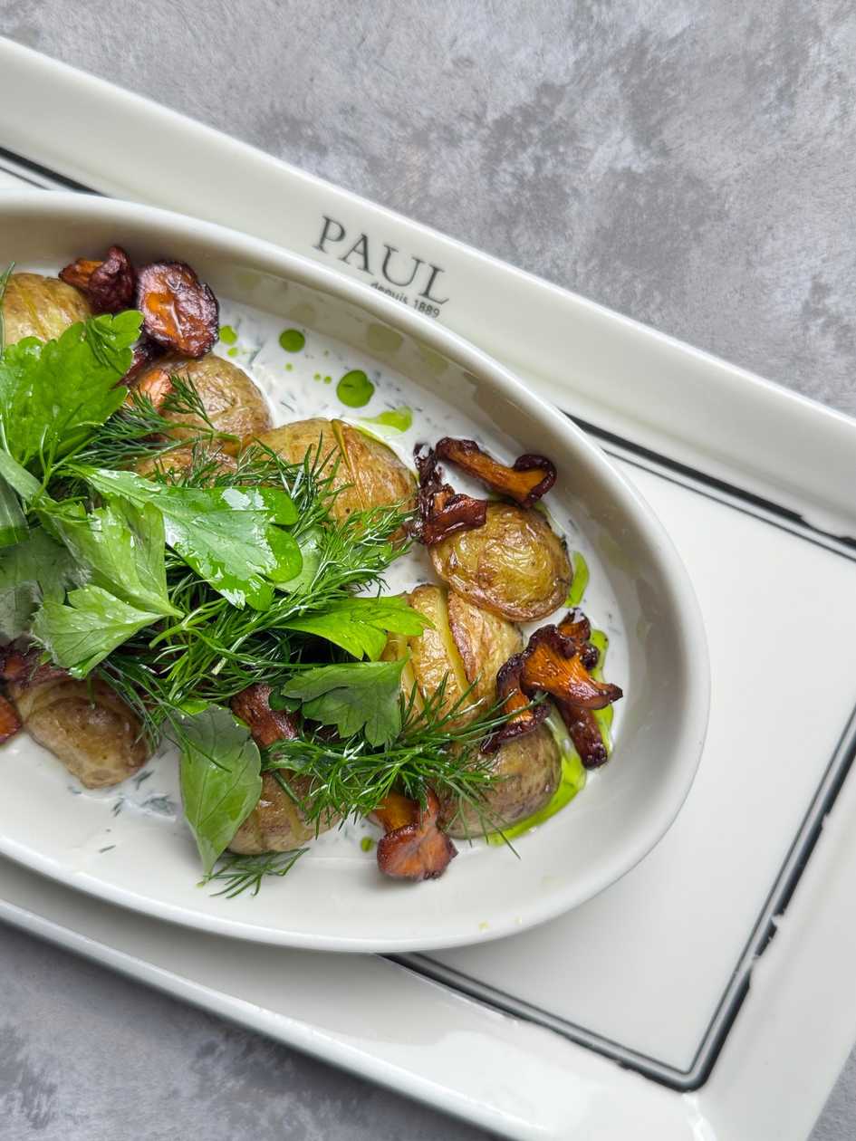 Young potatoes with tzatziki 260 g