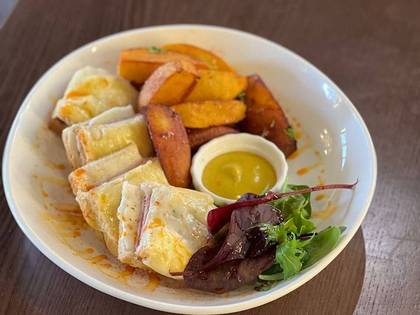 Croque monsieur with potatoes