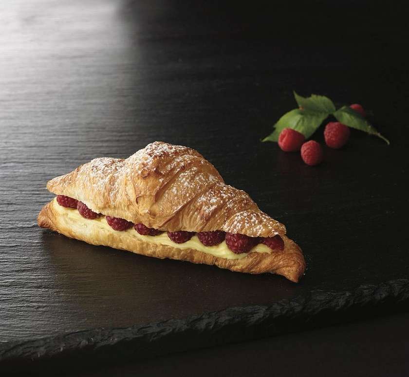 Croissant with raspberries 160 g