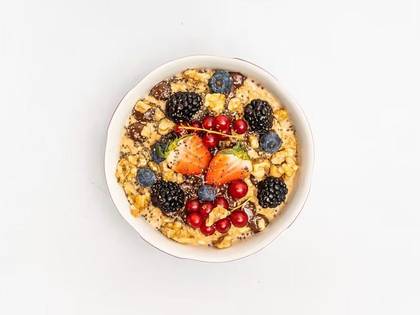 Oatmeal with fruit and chocolate