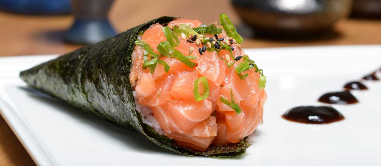 Spicy Salmon Temaki