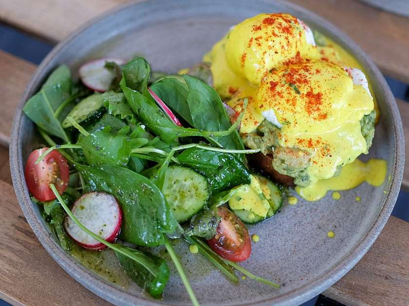Toast with Spicy Guacamole and Poached Eggs