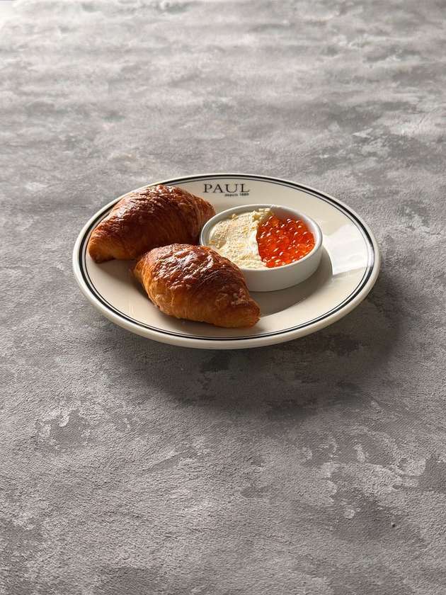 Mini croissants with caviar 40/20/20