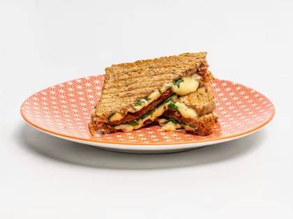 Toast with Mozzarella, Sun-Dried Tomatoes and Arugula