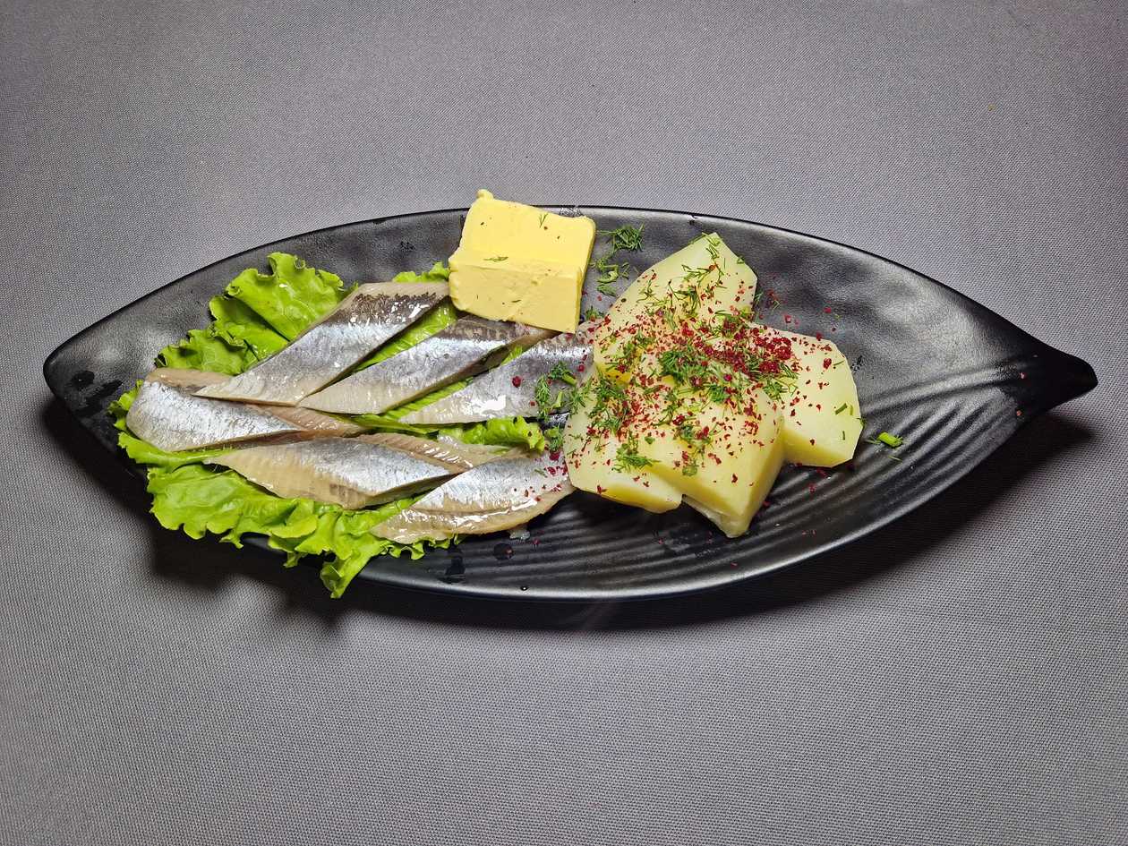Herring (2 pieces, with boiled potatoes, 200 gr)