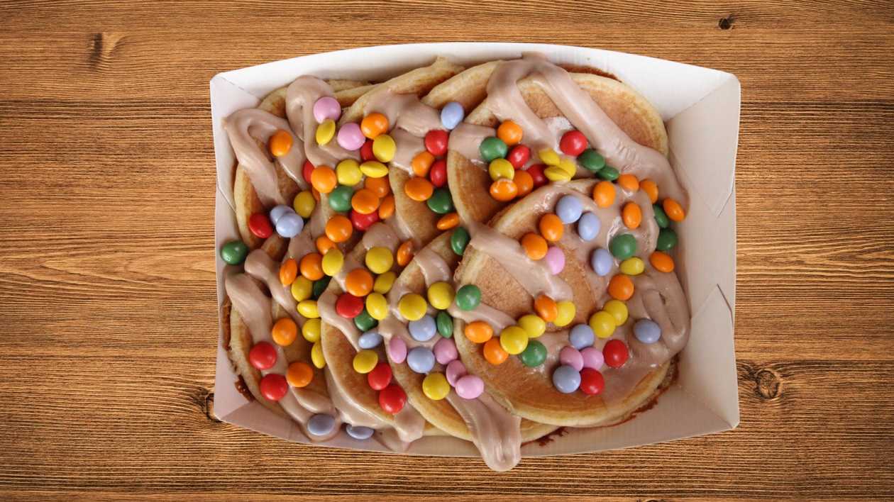 Kinder & Smarties Mini Pancake Tray