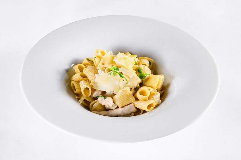 Rigatoni con Pollo e Formaggi