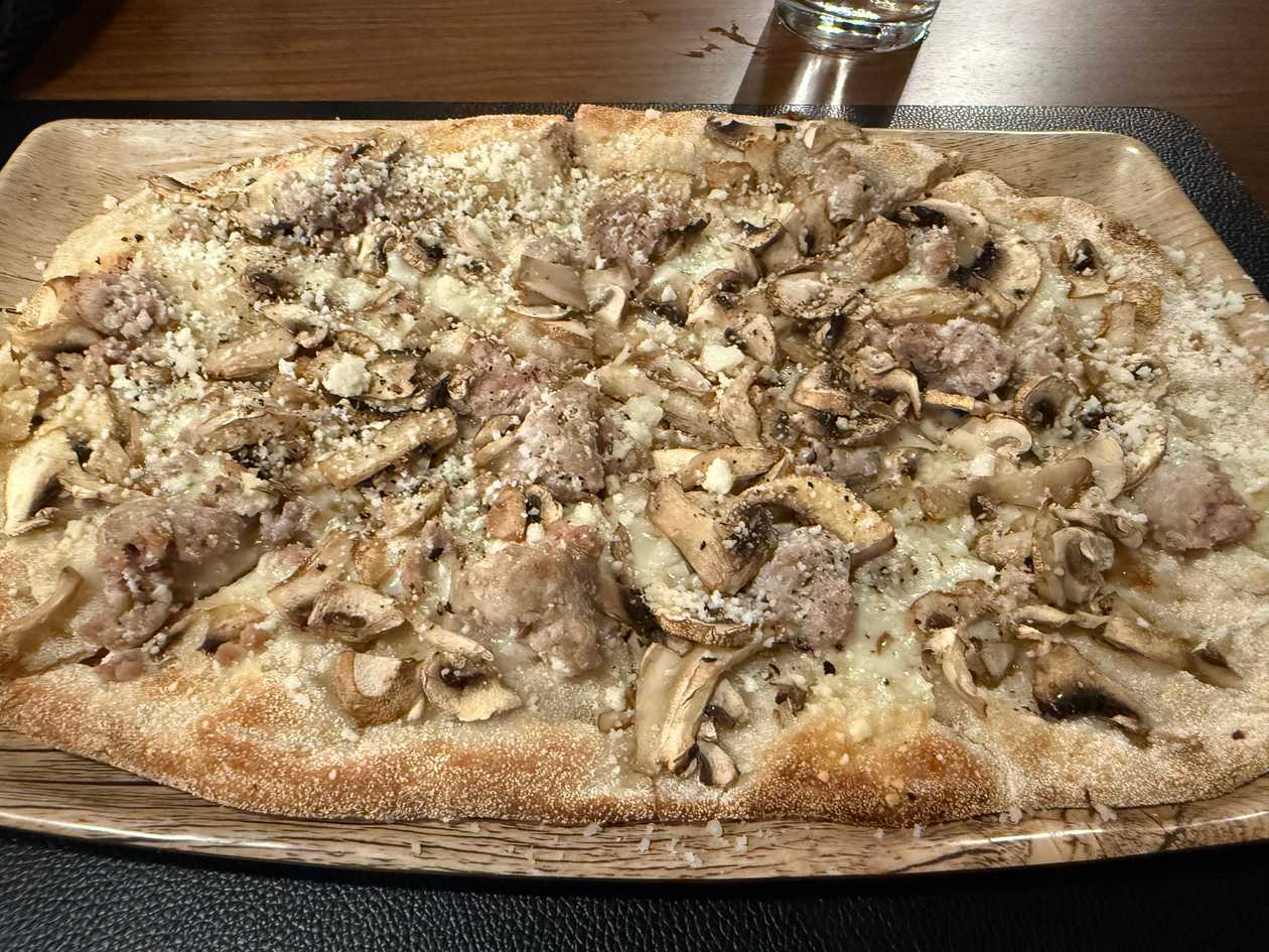 Sausage and Mushrooms White Pinse