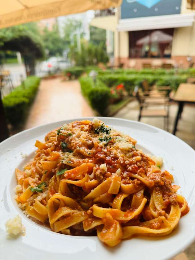 TAGLIATELLE BOLOGNESE