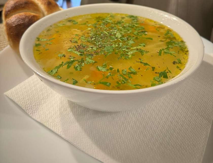 CIORBA DE PUI CU TAITEI DE CASA