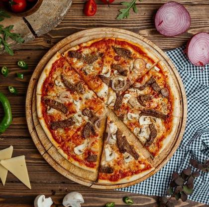 Beef Pizza (Tomato Sauce, Onion, Beef, Cheese)