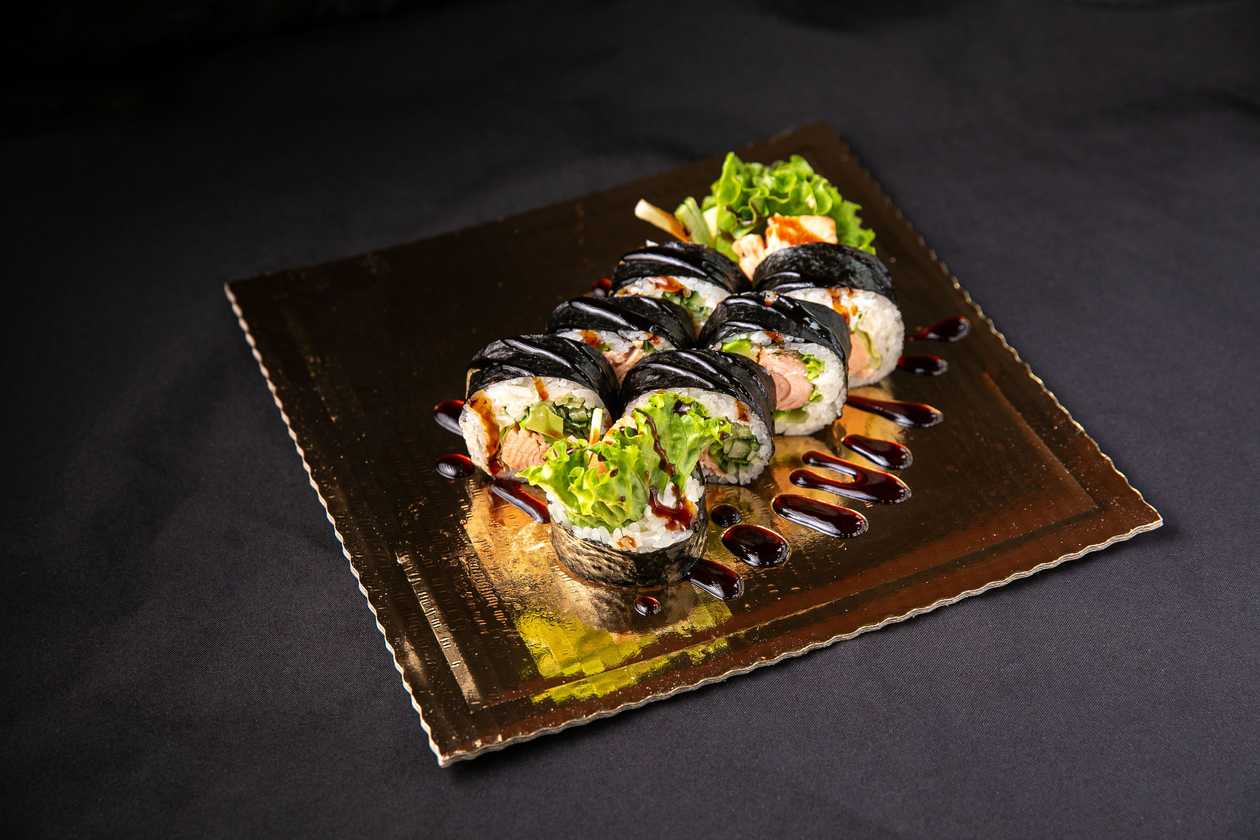 Futoroll z pieczonym łososiem 8szt