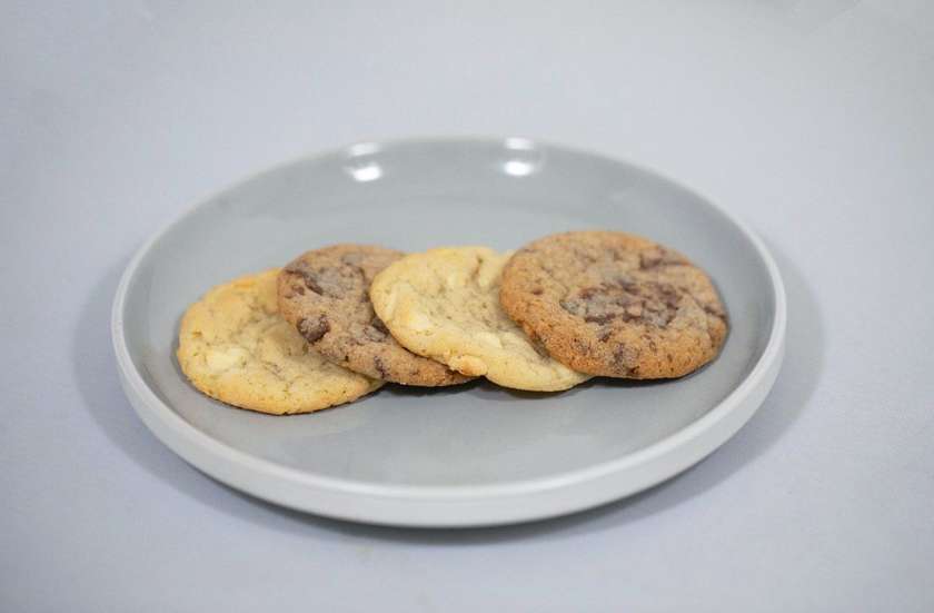 White chocolate and chocolate chip cookies