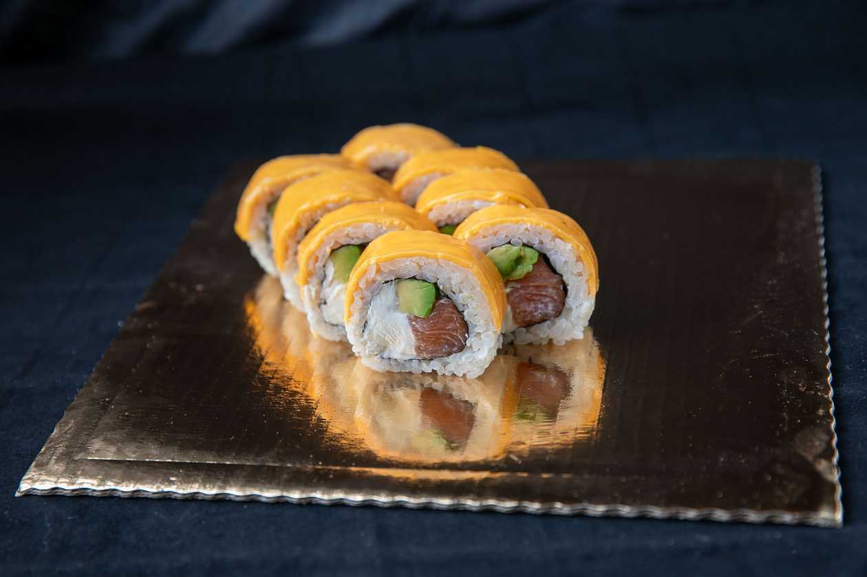 Cheese roll z łososiem 8szt