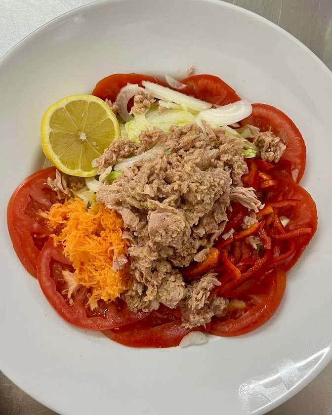 Salata mixta cu ton (450g)
