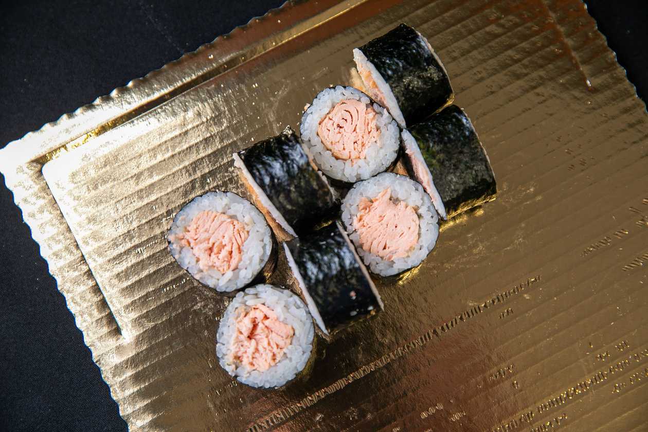 Hosomak z pieczonym łososiem 8szt