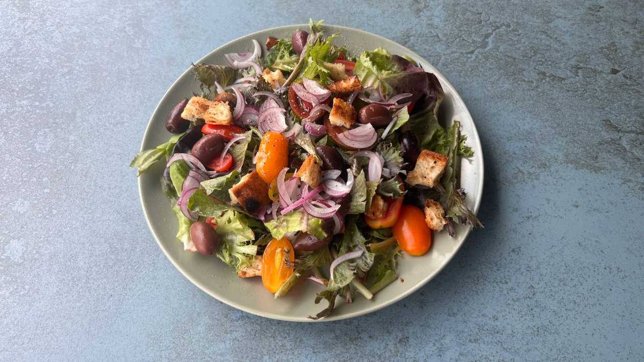 Classic Panzanella Salad 🍅