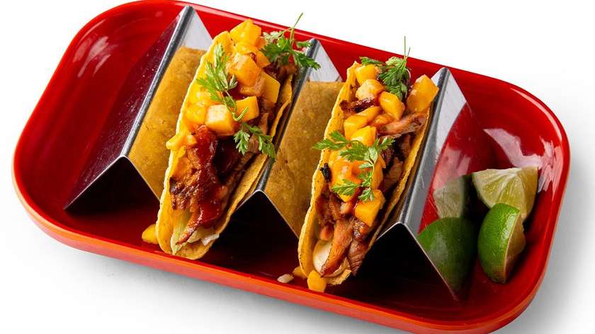 Tacos with grilled chicken and mango salsa in crispy corn flatbread (2 pcs.)
