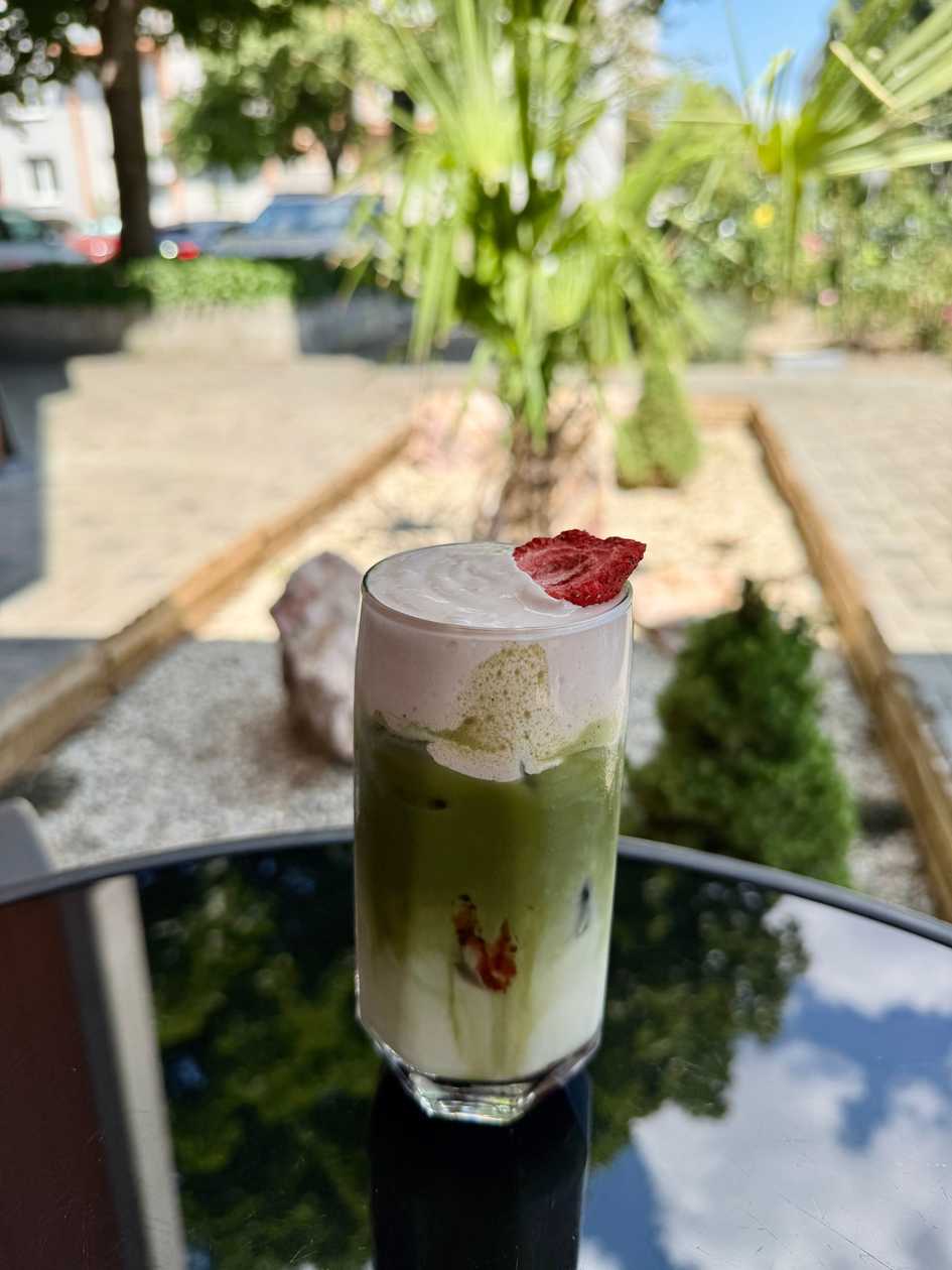 Strawberry Cloudy Ice Matcha