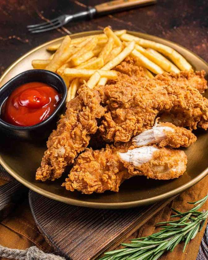 Long Crispy Chicken Strips (4pcs) with Fries (Chips)