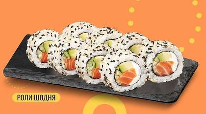 Філадельфія з копченим лососем в кунжуті