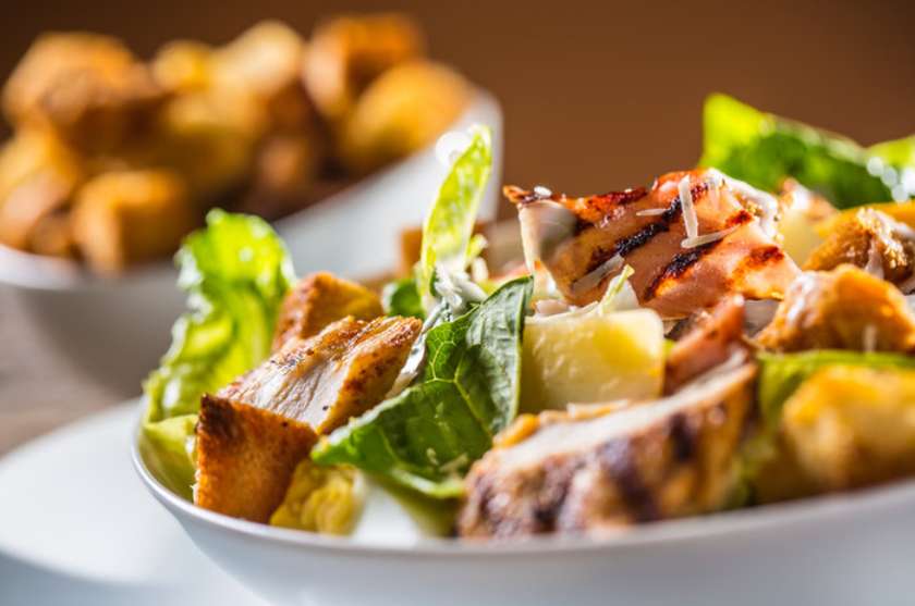 Salada de Frango com Molho César