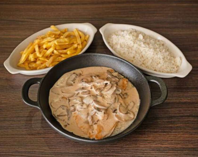 Bife de Frango com Molho de Cogumelos