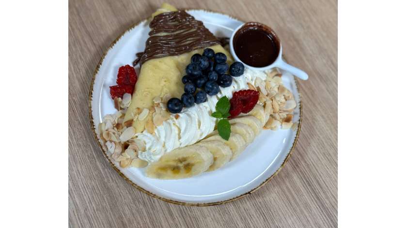 Naleśnik truskawkowy z matcha