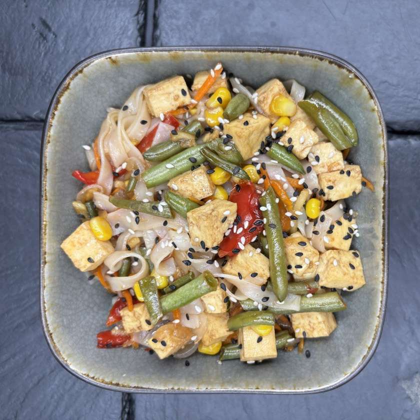 Rice noodles with Teriyaki and tofu