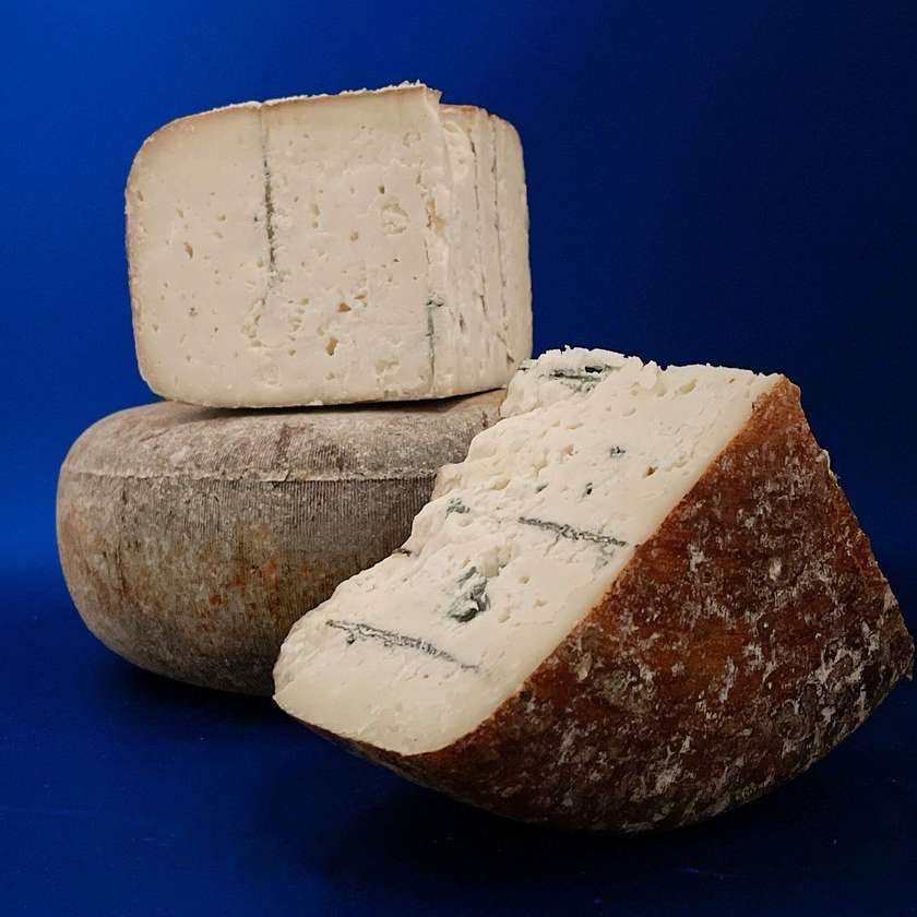 Tomme Grise De Chèvre With Blue