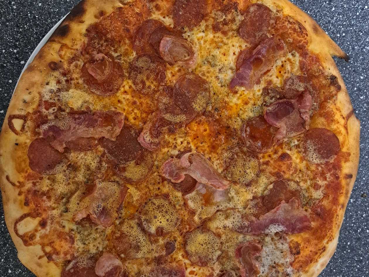 PIZZA PROSCIUTTO CRUDO   mala