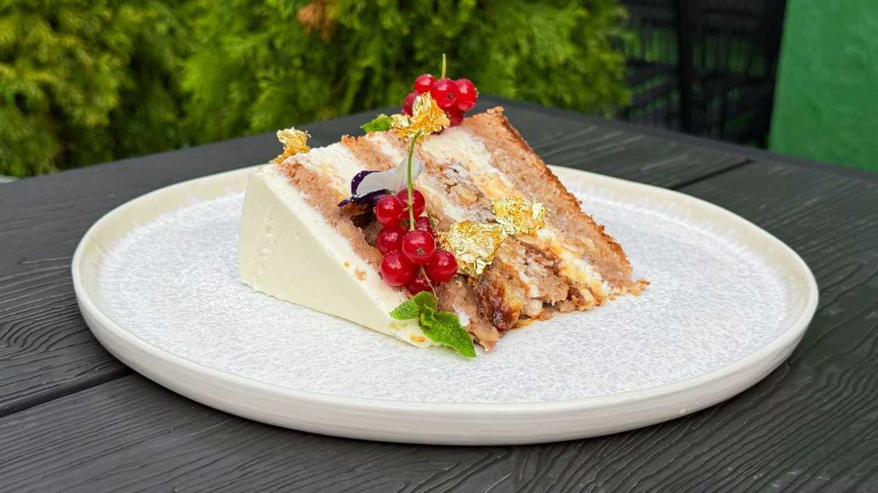 Creamy Snickers Cake