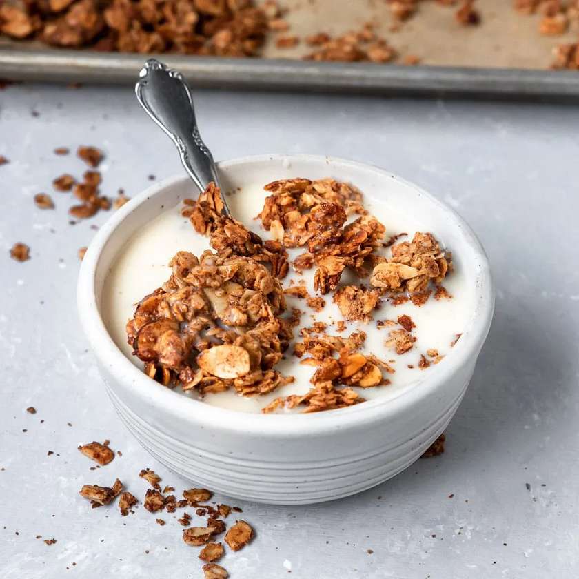 Granola yoghurt