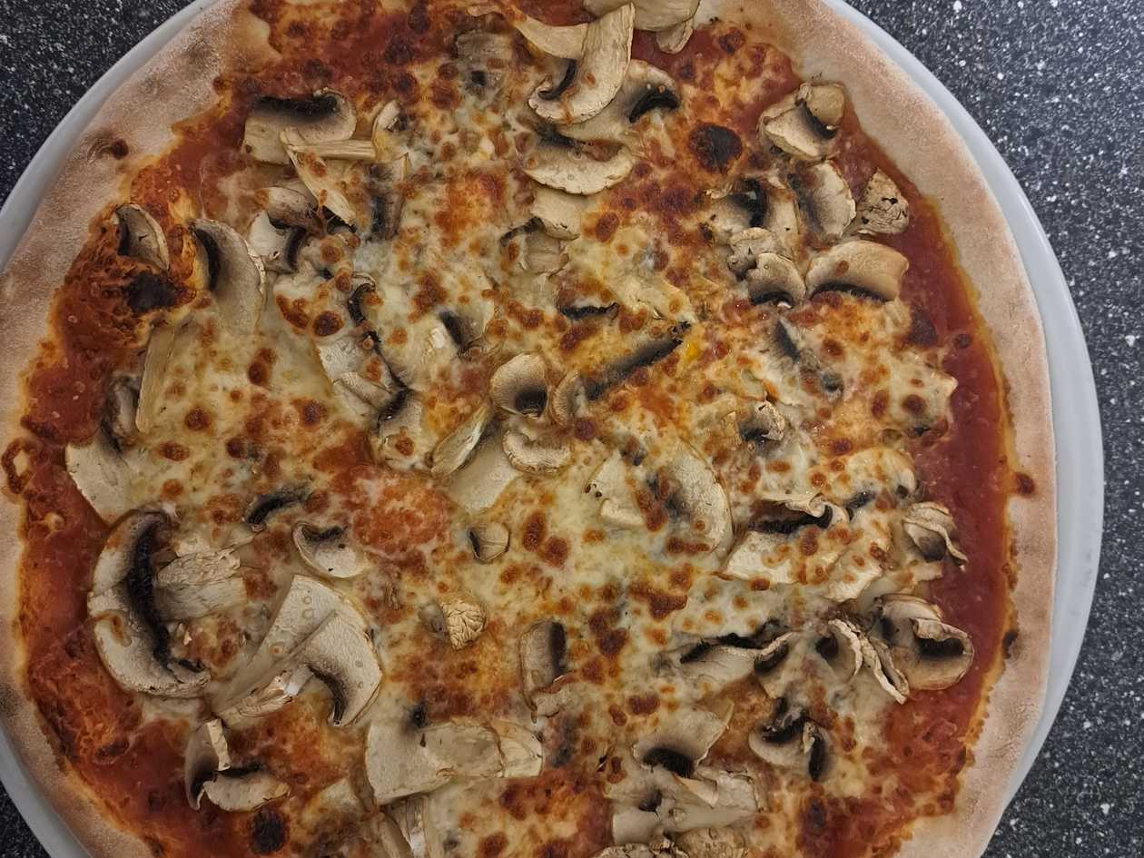 PIZZA CAPRI     malá