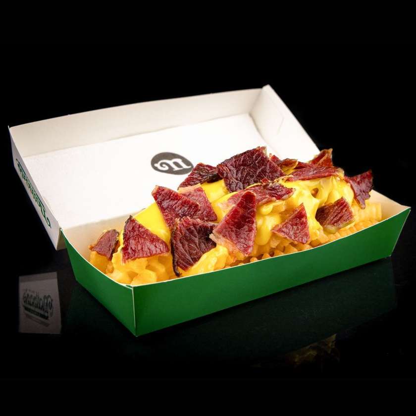 Картопля фрі з сирним соусом та м'ясними чипсами (велика), 270/60г (41617)