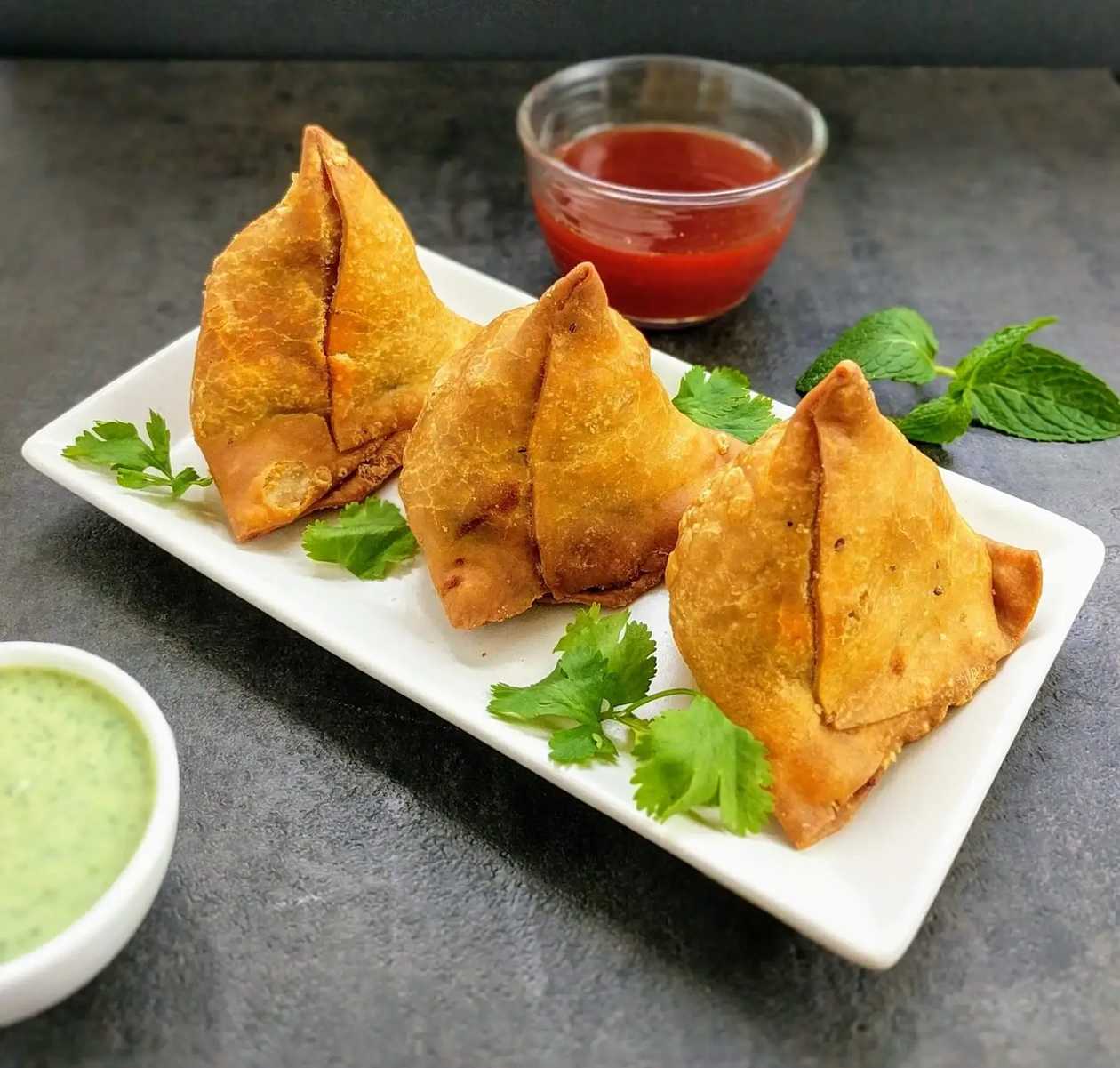 Vegetable samosa (2 ps.)