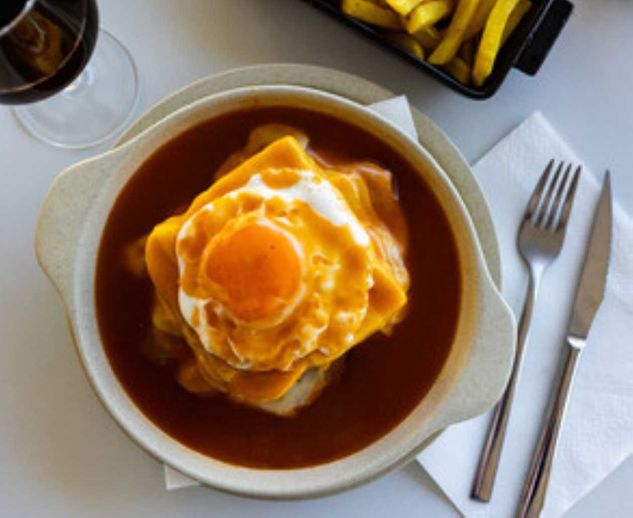 Francesinha com Lombo de Porco Assado