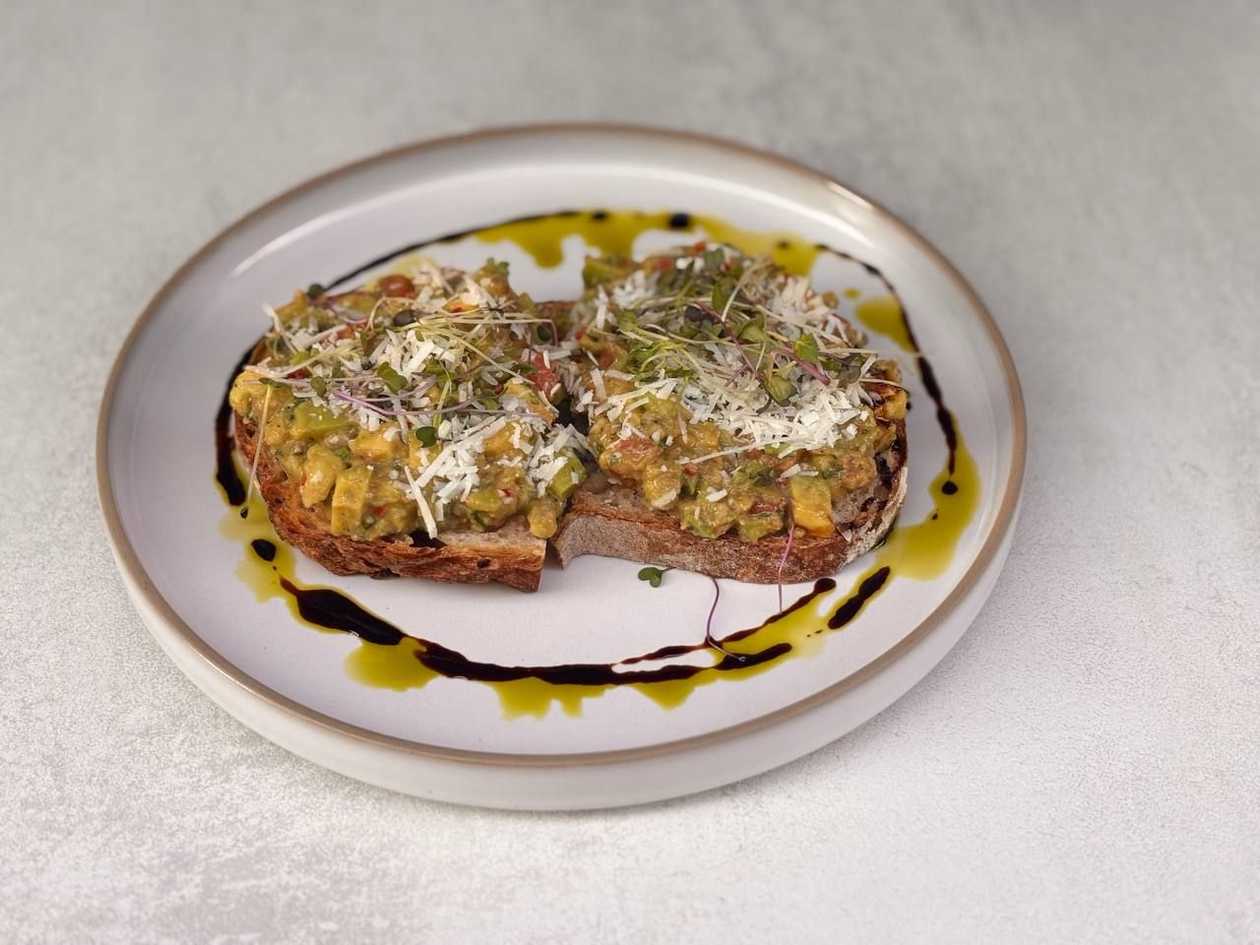 Μπρουσκέτα με αβοκάντο