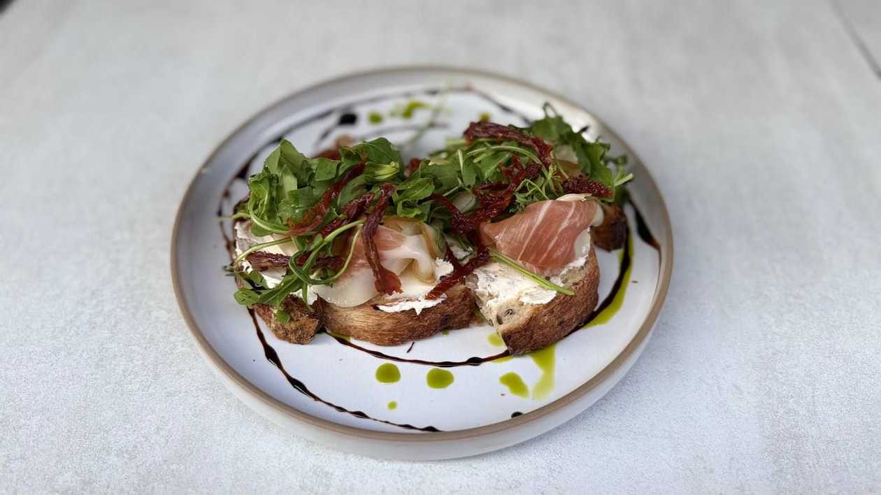 Μπρουσκέτα με προσούτο