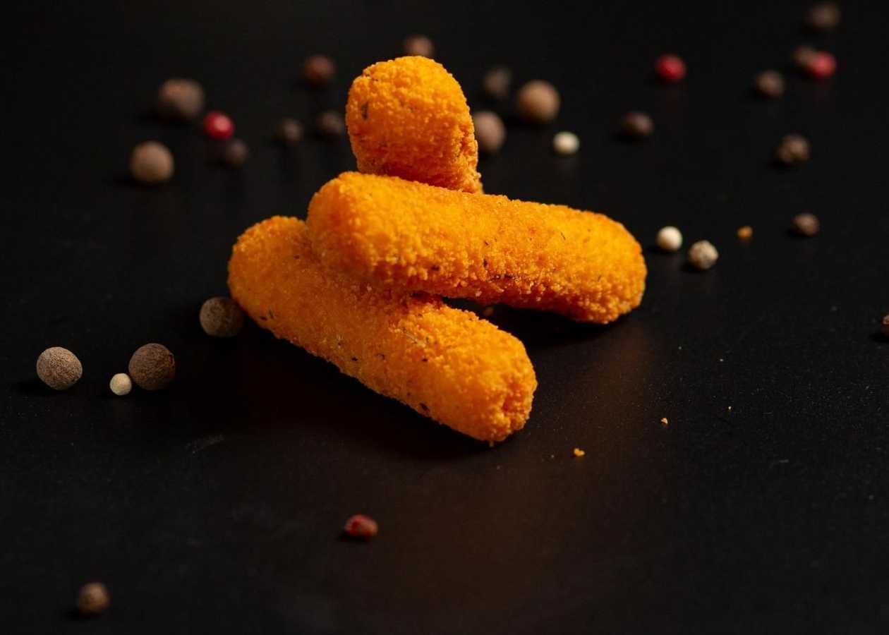 Mozzarella cheese sticks