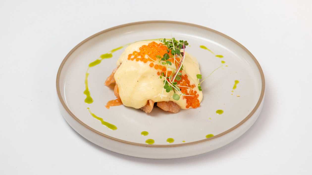 Κολοκυθοκεφτέδες με Σολομό, Χαβιάρι και Αυγό Ποσέ