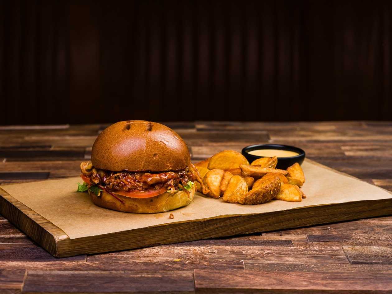 BBQ pulled pork burger set