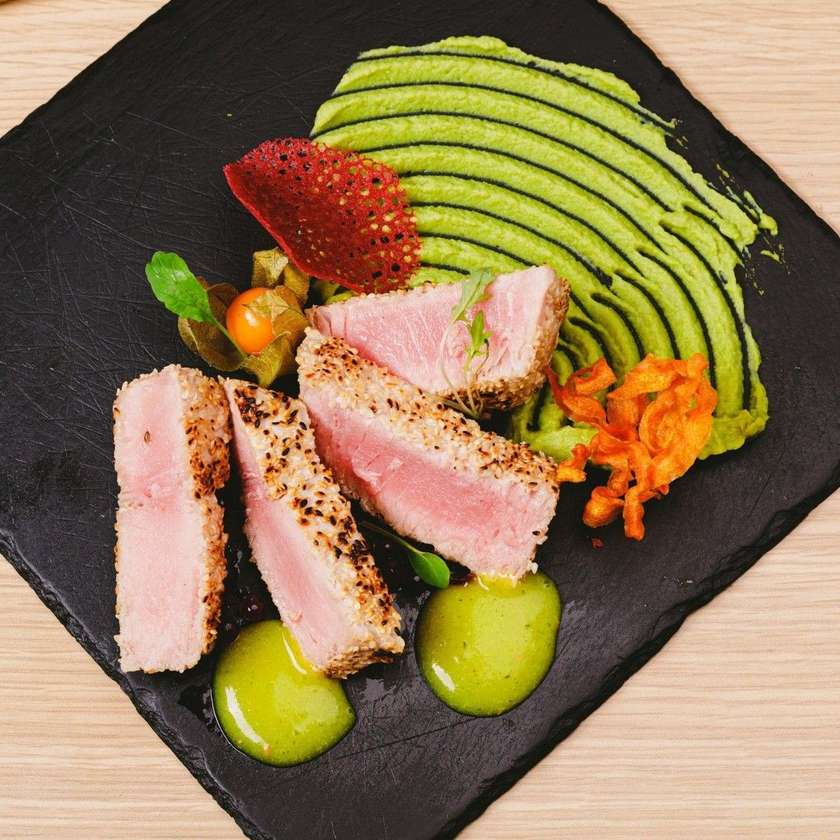 Tonno Rosso Alla Griglia con Salsa Salmoriglio