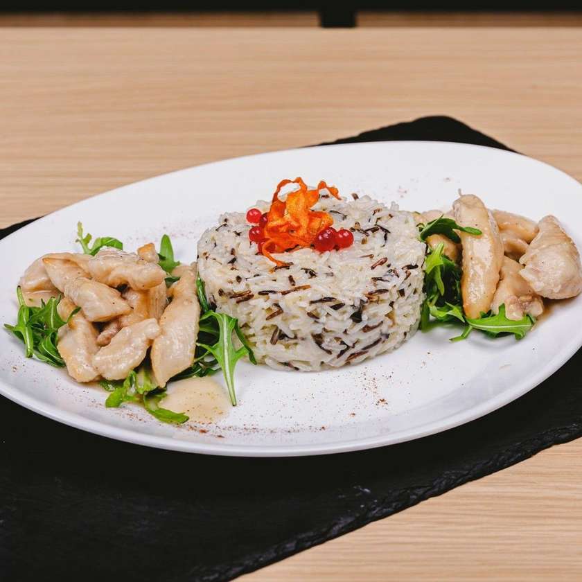 Straccetti Di Pollo con Riso E Rucola