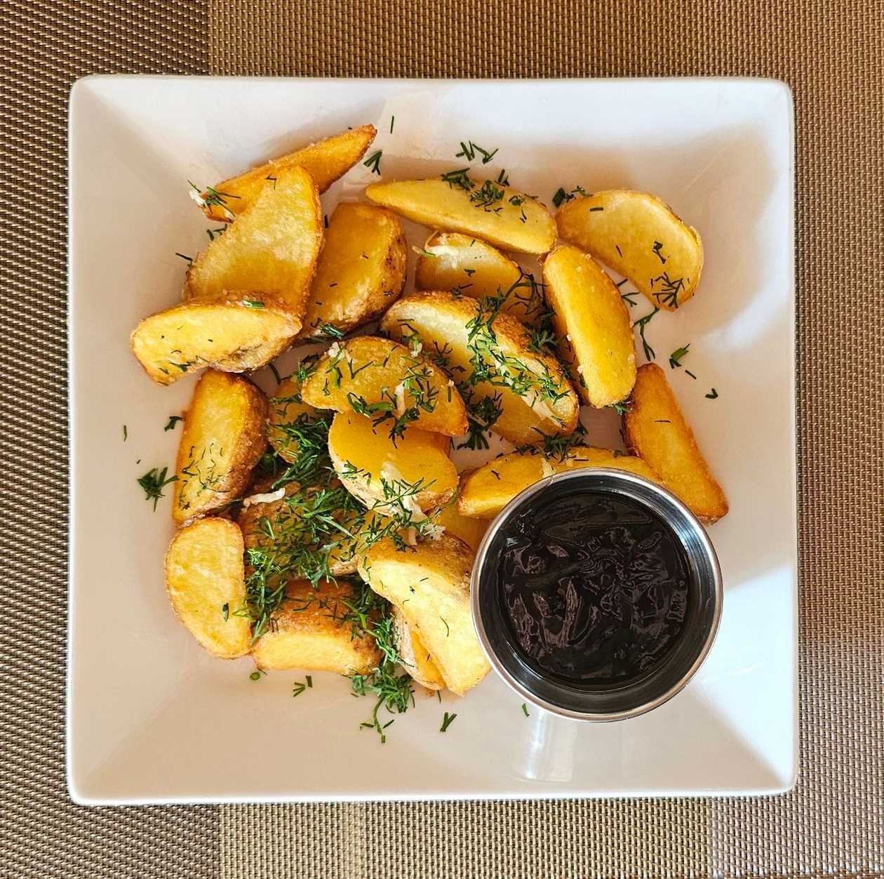 Country-style potatoes with barbecue sauce (170g)